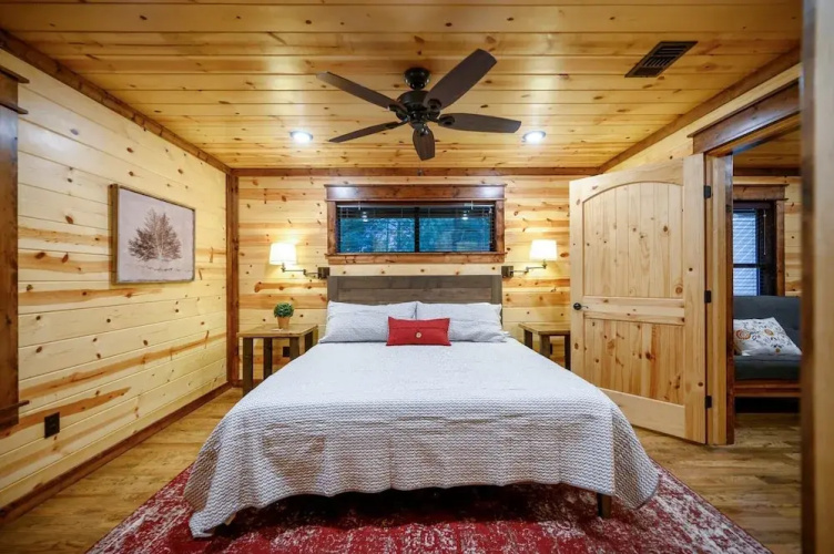 Sugar Daddy Cabin for 13!