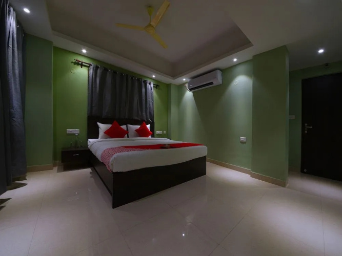 OYO Flagship 630 VIP Road
