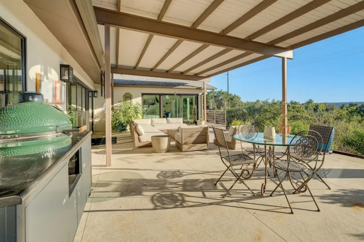 3 Bedrooms Cottage with balcony