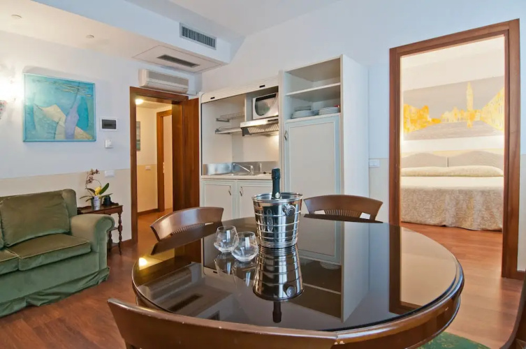 Fenice Apartments in Venice