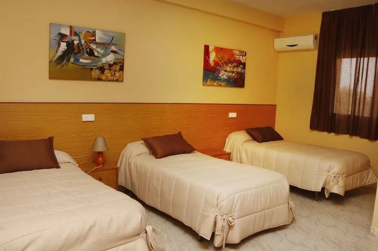 Standard Triple room