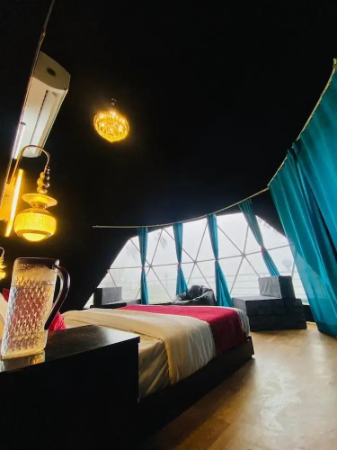 HR 26 Hotels & Resorts
