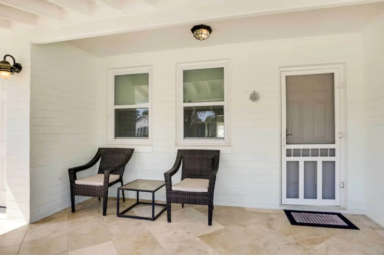 St Augustine Cottage w/ Fire Pit - Walk to Pier!