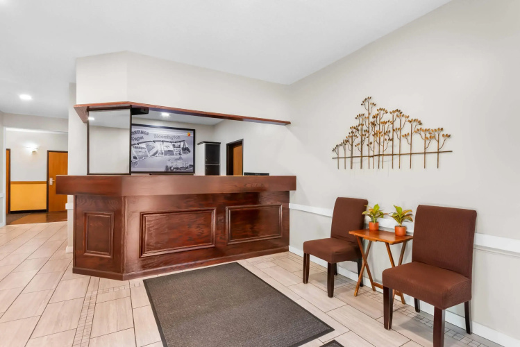Super 8 by Wyndham Bloomington University Area