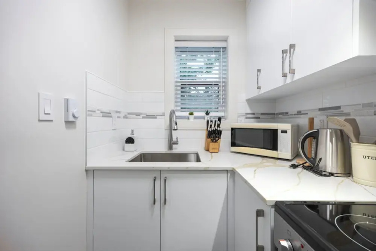 Sunny 1BR Detached Suite
