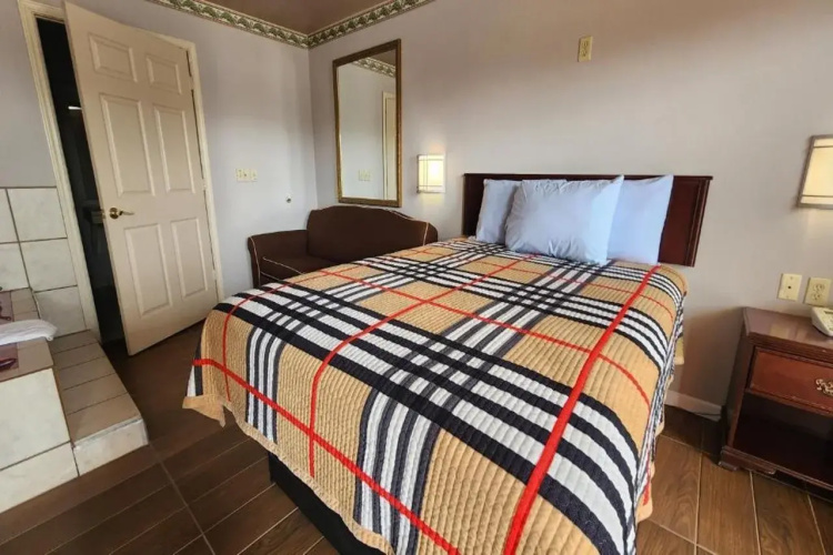 Benbrook Inn & Suites