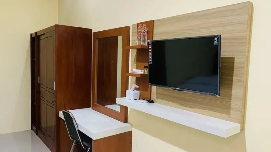 Asmi Hotel