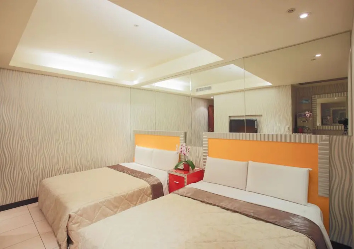 Happy Hotel