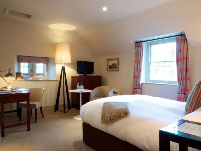 The Pilsley Inn