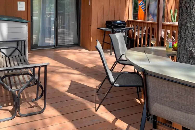 Forested Ruidoso Condo w/ Deck & Fireplace!
