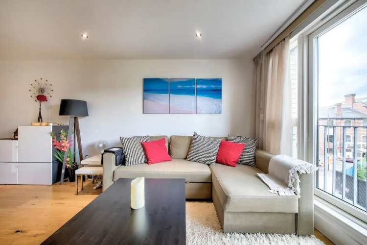 Bright, Modern 1 Bed in Melvin Walk