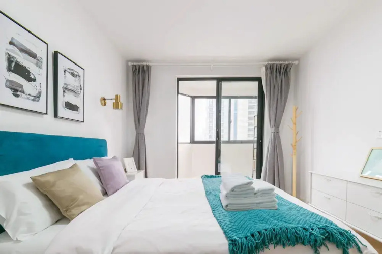 Henry's Apartment- Xujiahui Road