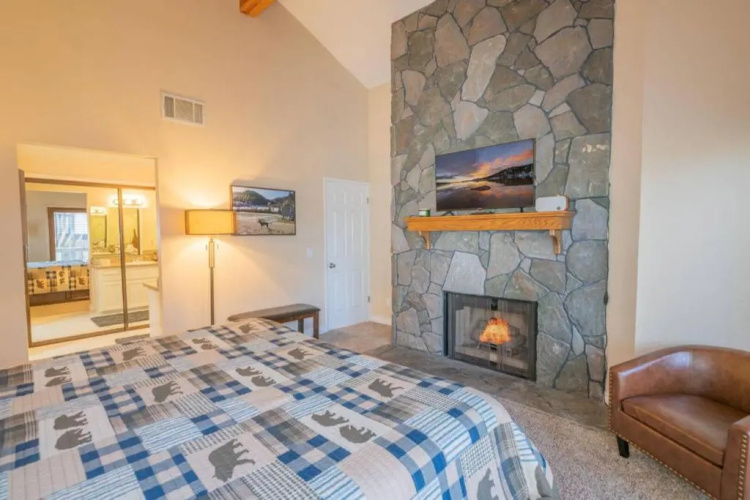 Viking Bear Lair Lakefront Condo