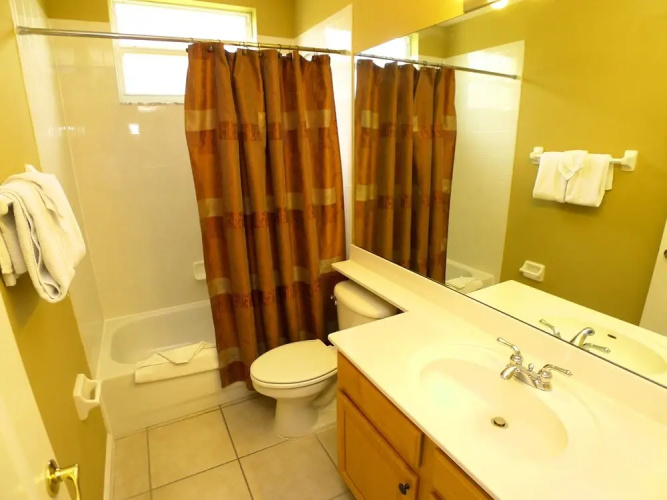 5 Bed Pool Home On Golf Community 835