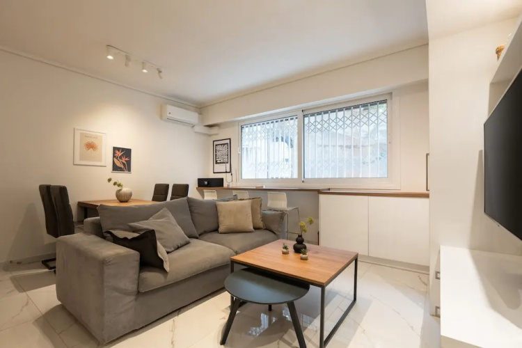 Kolonaki Chic Minimalist Studio-Athens