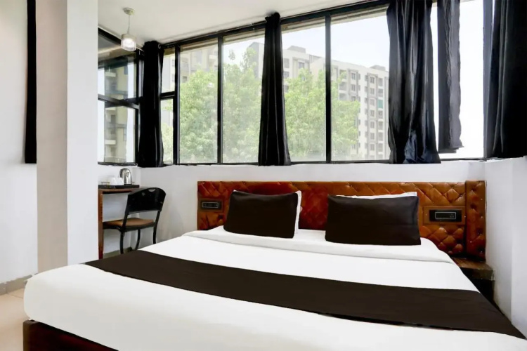 OYO 16952 Easy Stay