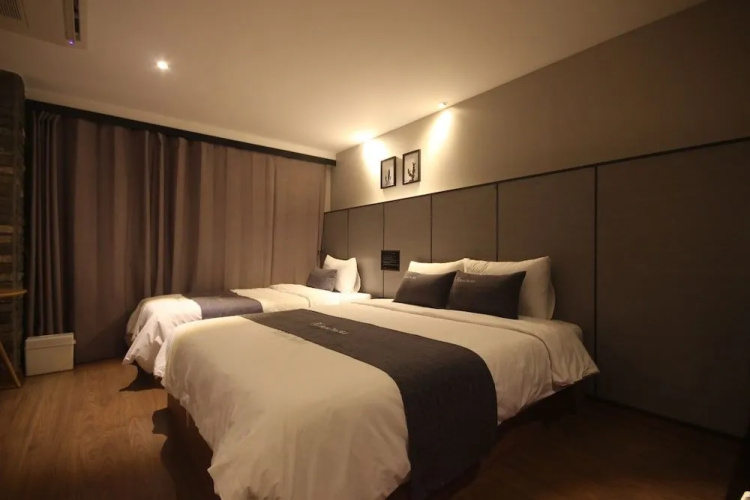Hotel The May