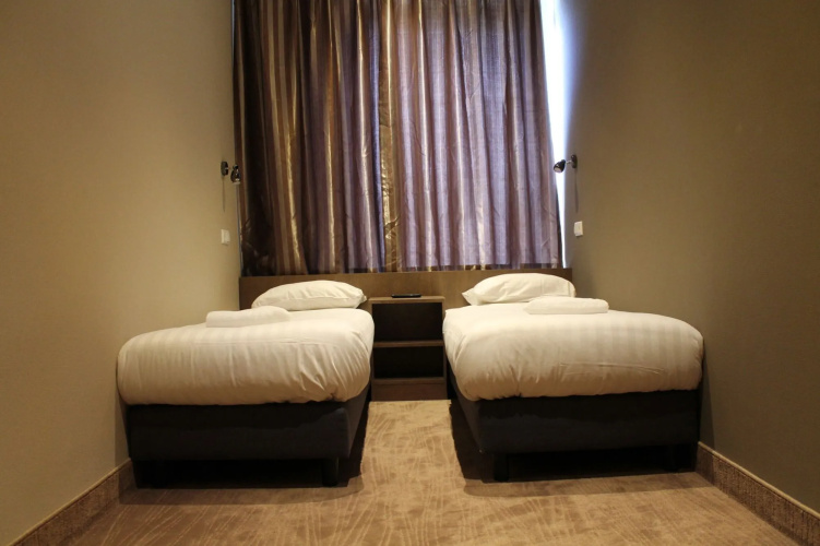 Hotel Blossoms