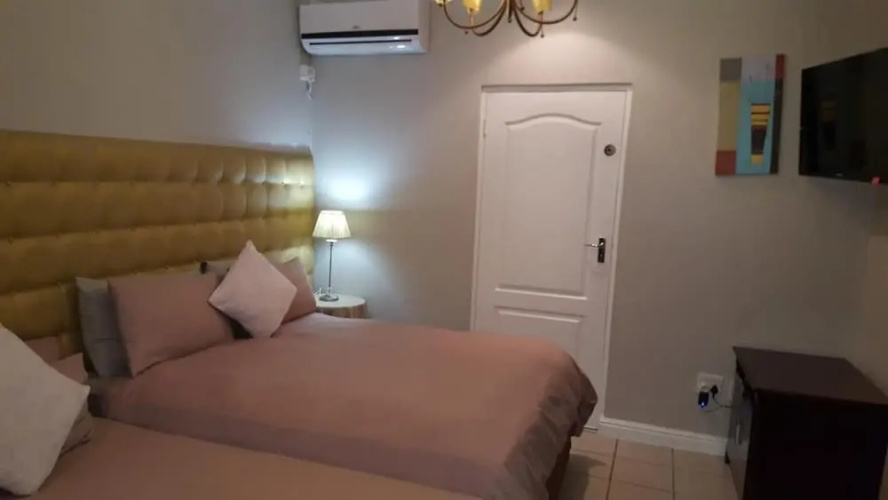 Savoy Lodge - Budget Triple Room