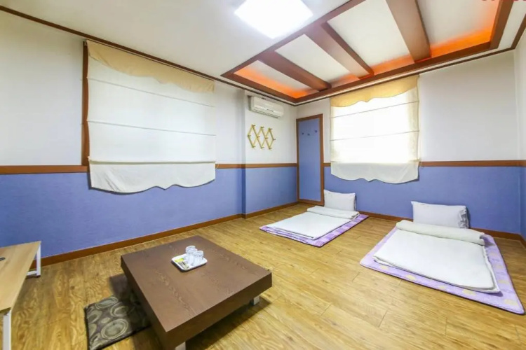Theme Motel