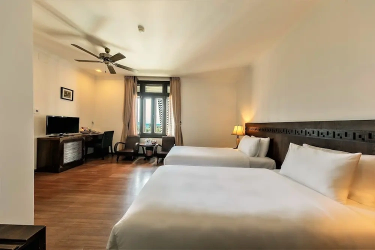 Deluxe room with partial view
