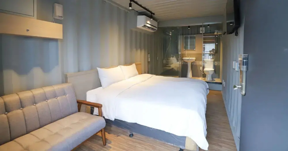 Dash Forwaves Hotel