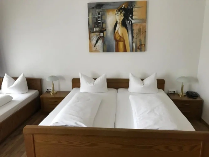 Standard Triple room