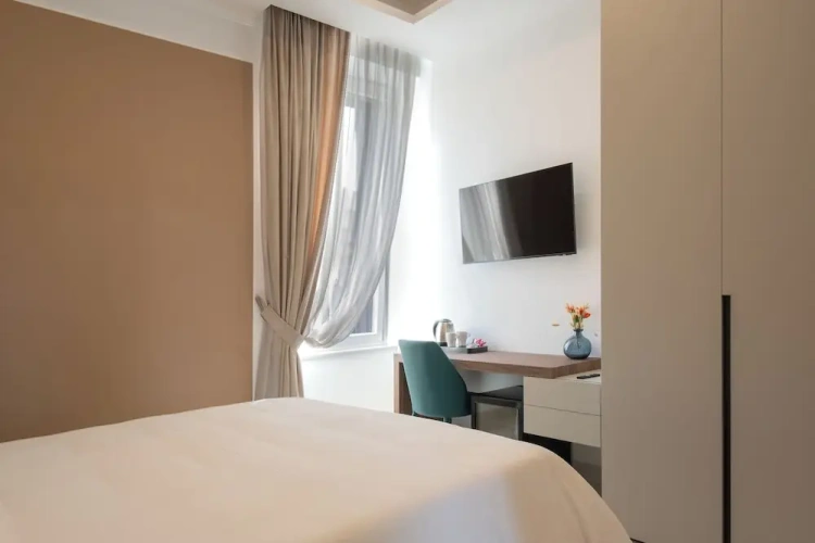 Deluxe Quadruple room with city view