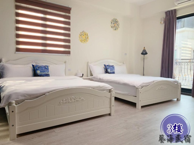 Standard Quadruple room with balcony