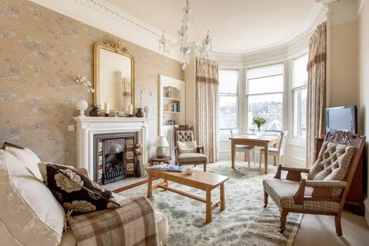 Central 2 Bedroom Flat With Castle View Sleeps 4