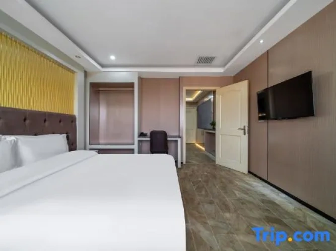 Standard Triple Family room