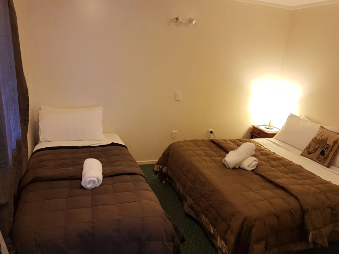 Lakeview Colonial Motel