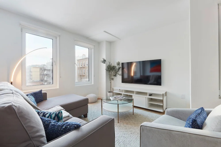 Airy 3 BR Flat w Shared Deck - gym - Mins to NYC