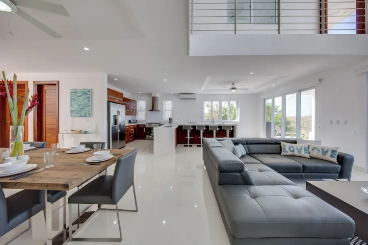 4 Bedrooms Grand Villa