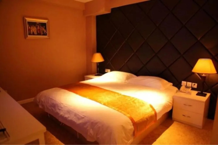 C’est La Vie Hotel Chengde