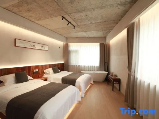 Deluxe Double Suite
