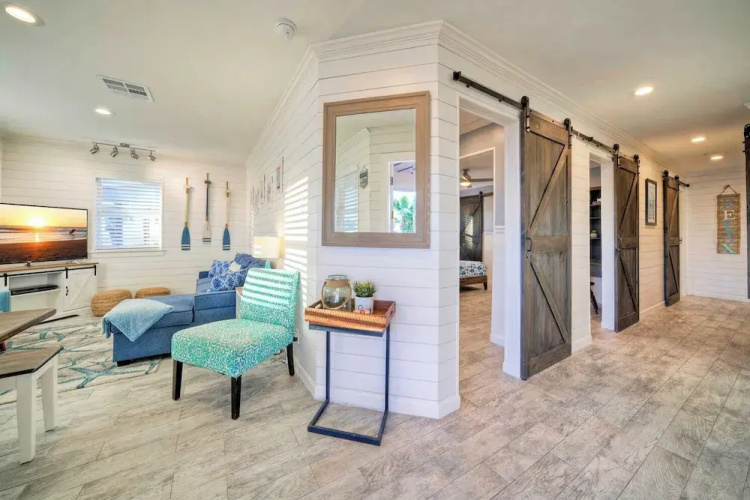 Dapper Dolphin by Avantstay Pool, Game Room