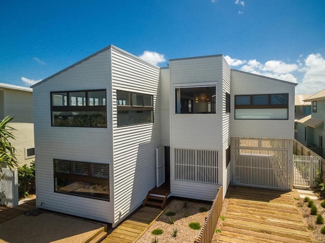 4 Bedrooms Cottage