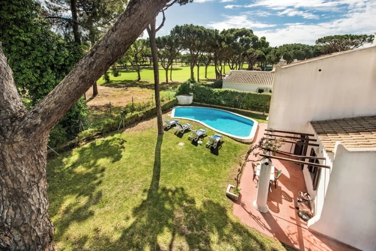 2 Bedrooms Villa