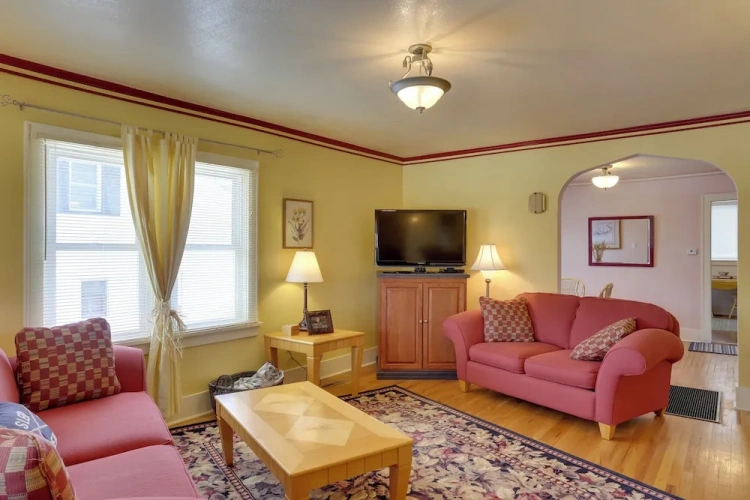 4 Bedrooms Cottage