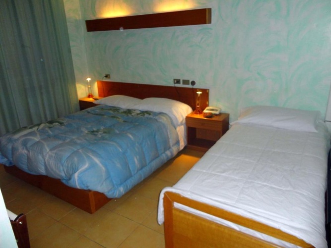 Standard Triple room