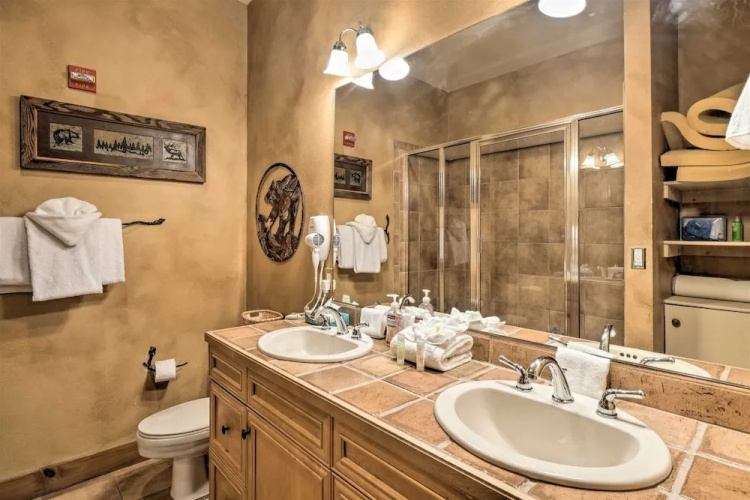 1 Bedroom Condo