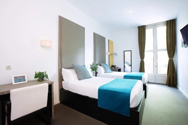 Standard Twin room with balcony