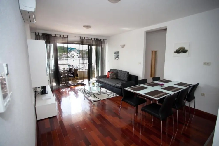 2 Bedrooms Comfort Apartment with sea view
