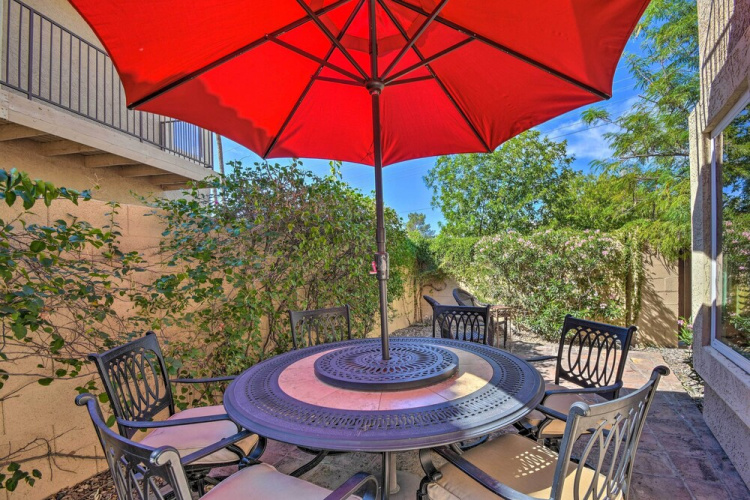 Phoenix Townhome w/ Pool Access, 13 Mi to Old Town