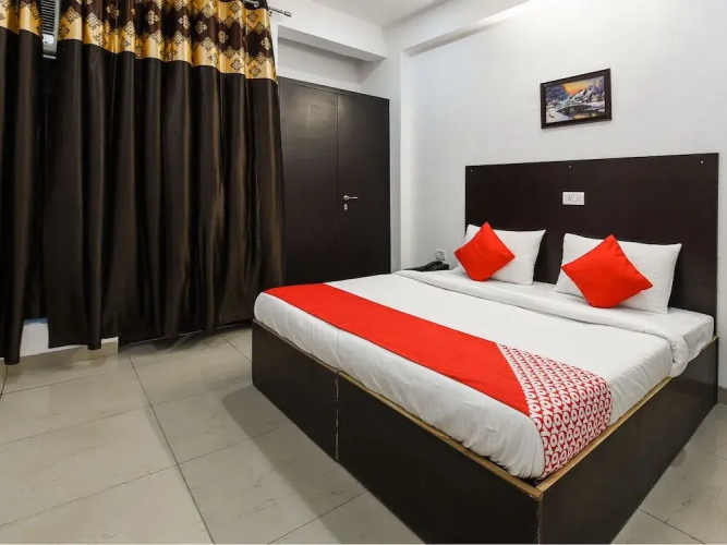 OYO 13025 Petals Inn