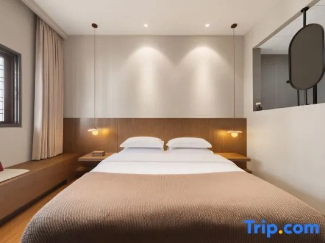 Standard Double room with city view