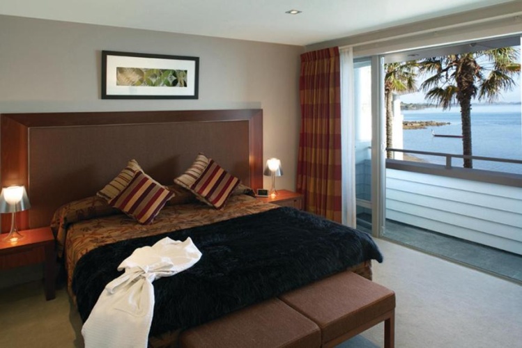 2 Bedrooms Suite with balcony and with ocean view