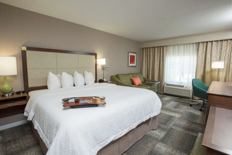 Hampton Inn & Suites Cincinnati-Union Center