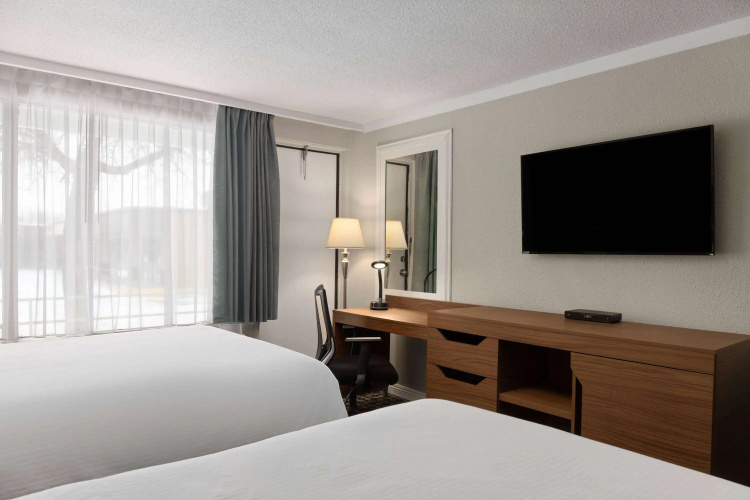 Baymont By Wyndham Edson photo 8